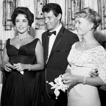 LAS VEGAS - APRIL 03 : In this handout image provided by the Las Vegas News Bureau, Eddie Fisher poses with his soon-to-be-divorced wife Debbie Reynolds, as well as, his soon-to-be-next wife Elizabeth Taylor at the Tropicana Hotel on April 3, 1957 in Las Vegas, Nevada. kicking off the scandal of the decade. (Photo by Las Vegas News Bureau Archives via Getty Images)